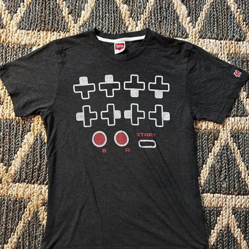 Homage retro gaming konami code
